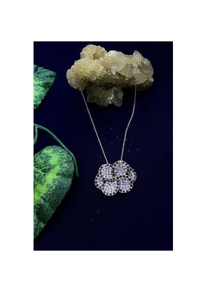Yaprak Model Rose Kaplama Zirkon Taşlı Gümüş Kadın Kolye