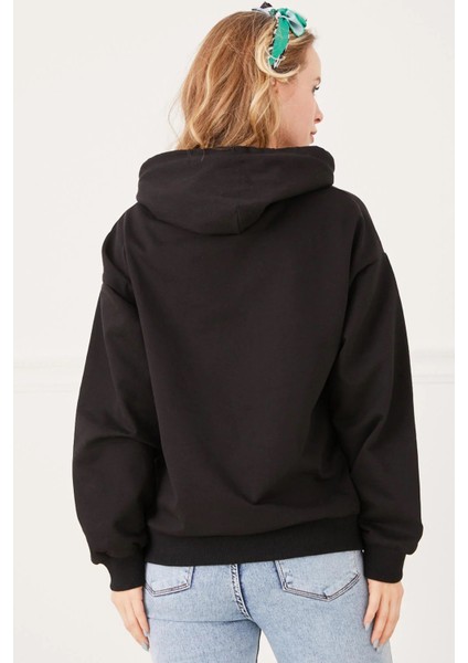 Kadın Çiçek Desenli Kapüşonlu Sweatshirt Siyah ZN5059 fiyatları