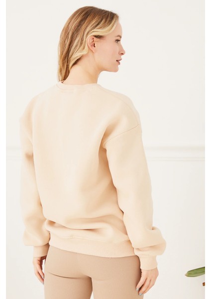 Kadın California Baskılı Üç Iplik Sweatshirt Bej ZN5053 fiyatları