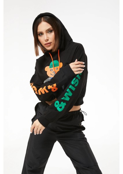 Kadın Kapüşonlu Taş Detaylı Ayıcık Baskılı Crop Sweatshirt Siyah ZN5087