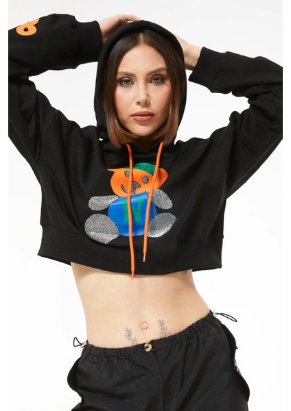 Kadın Kapüşonlu Taş Detaylı Ayıcık Baskılı Crop Sweatshirt Siyah ZN5087