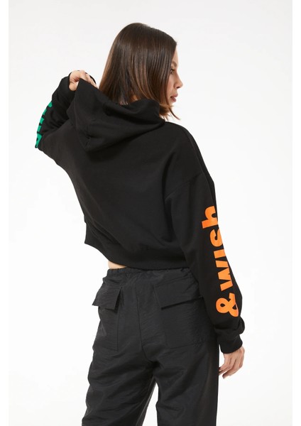 Kadın Kapüşonlu Taş Detaylı Ayıcık Baskılı Crop Sweatshirt Siyah ZN5087