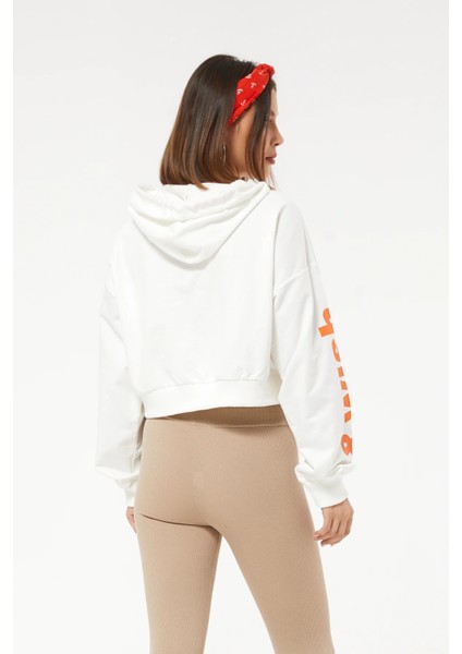 Kadın Kapüşonlu Taş Detaylı Ayıcık Baskılı Crop Sweatshirt Ekru ZN5087