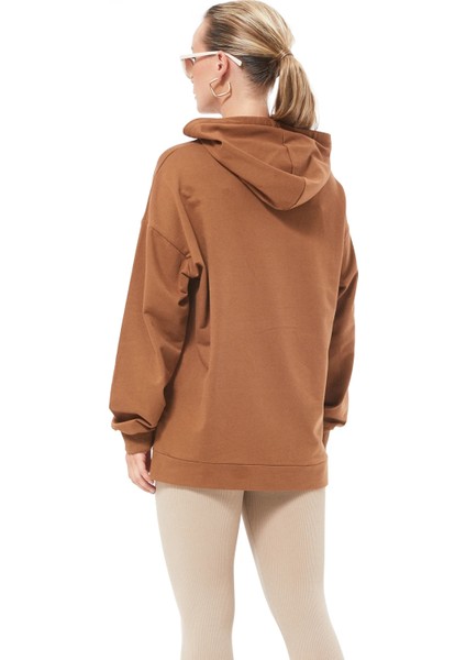 Kadın Kanguru Cepli Taşlı Ayıcık Baskılı Kapüşonlu Sweatshirt Açık Kahve ZN5085
