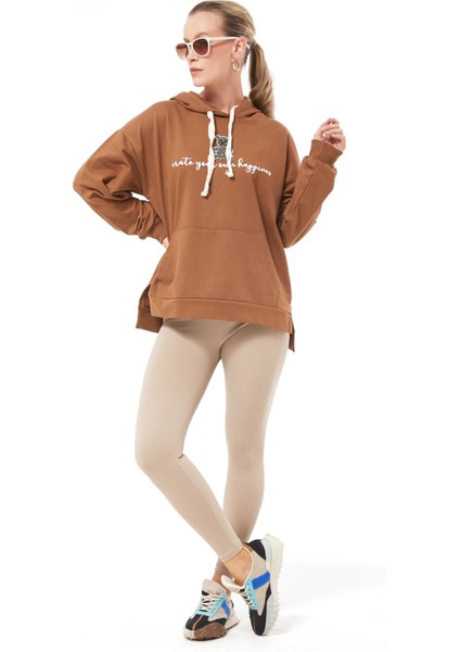 Kadın Kanguru Cepli Taşlı Ayıcık Baskılı Kapüşonlu Sweatshirt Açık Kahve ZN5085