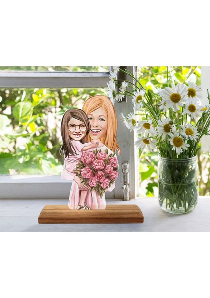 Kişiye Özel Anne Kız Karikatürlü Ahşap Standlı Pleksi Biblo