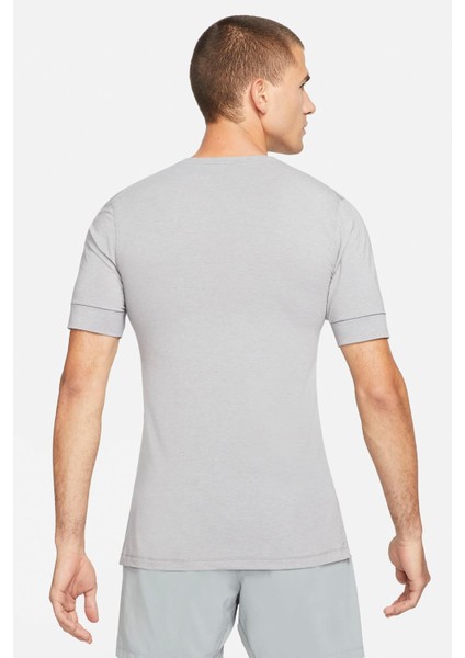 Dri-Fit Yoga Kısa Kollu Erkek Üstü Gri fiyatları