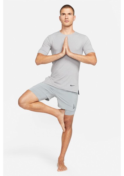Dri-Fit Yoga Kısa Kollu Erkek Üstü Gri modelleri