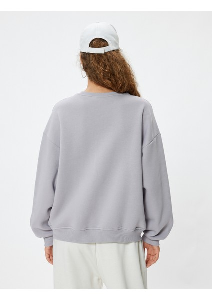 Oversize Bisiklet Yaka Sweatshirt Kolej Baskılı Şardonlu fırsatları