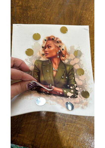 3 Boyutlu Taşlı Pul Payetli Kadın Arma Dikiş Aplike 23X19 cm