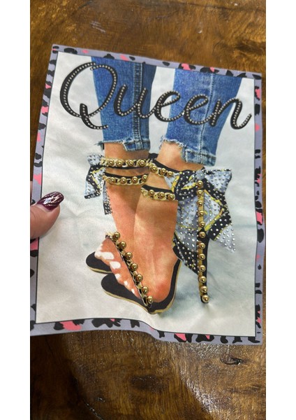 Queen Yazılı Boncuk Işlme Ayakkabılı Arma Dikiş Aplike 23X19 cm fiyatları
