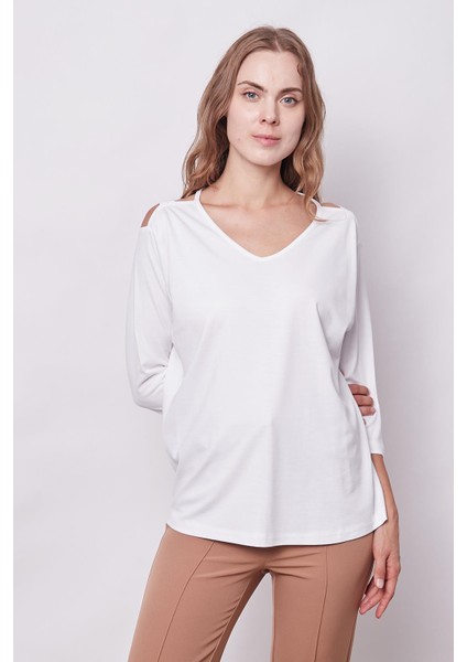 Kadın V Yaka Omuzu Dekolteli Kapri Truvakar Kol Hafif Likralı Kumaş Bluz-Beyaz fırsatları