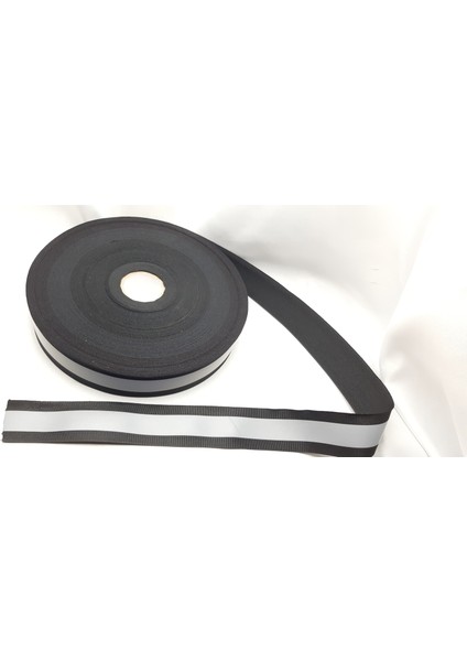 4,0 cm Genişliğinde 5 Metre Uzunluğunda Dikilebilen Siyah Fosforlu Polyester Reflektör Şerit