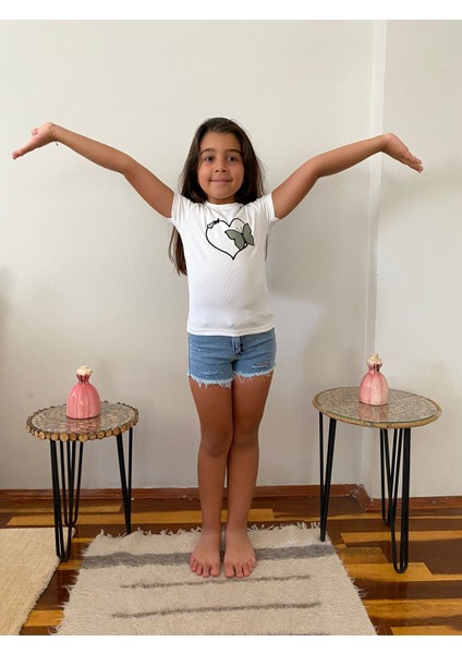 Yeşil Kalp Desenli Beyaz T-Shirt fiyatları