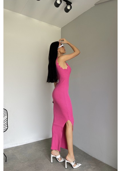 Askılı Yırtmaçlı Fuşya Uzun Triko Elbise