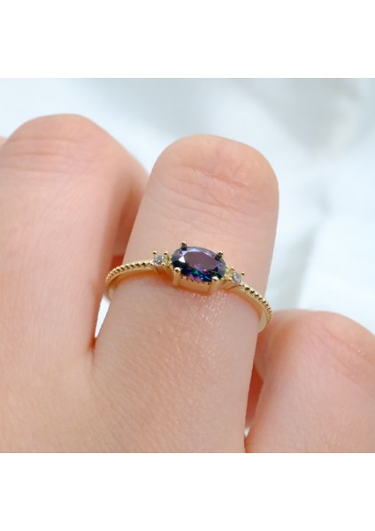 Gümüş Yüzük - Mistik Topaz Oval Kesim Yan Zirkon Taşlı Modern 925 Ayar Gümüş Kadın Tektaş Yüzük fiyatları