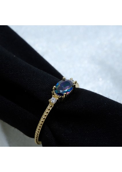 Gümüş Yüzük - Mistik Topaz Oval Kesim Yan Zirkon Taşlı Modern 925 Ayar Gümüş Kadın Tektaş Yüzük fırsatları