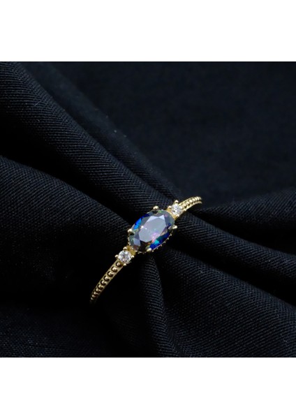 Gümüş Yüzük - Mistik Topaz Oval Kesim Yan Zirkon Taşlı Modern 925 Ayar Gümüş Kadın Tektaş Yüzük indirimleri