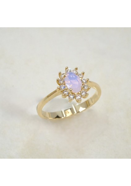 Gümüş Yüzük - Oval Kesim Pembe Kuvars Yan Zirkon Taşlı Modern 925 Ayar Gümüş Kadın Tektaş Yüzük fırsatları