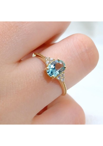 Oval Kesim Blue Topaz Yan Zirkon Taşlı Modern Tasarım 925 Ayar Gümüş Kadın Yüzük Günlük-Hediyelik