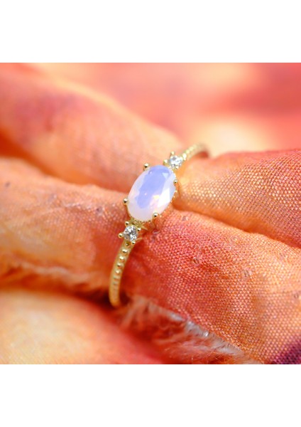 Gümüş Yüzük - Oval Kesim Kuvars Taşlı Yan Zirkon Taşlı 925 Ayar Gümüş Yüzük-Tektaş Hediyelik Yüzük modelleri