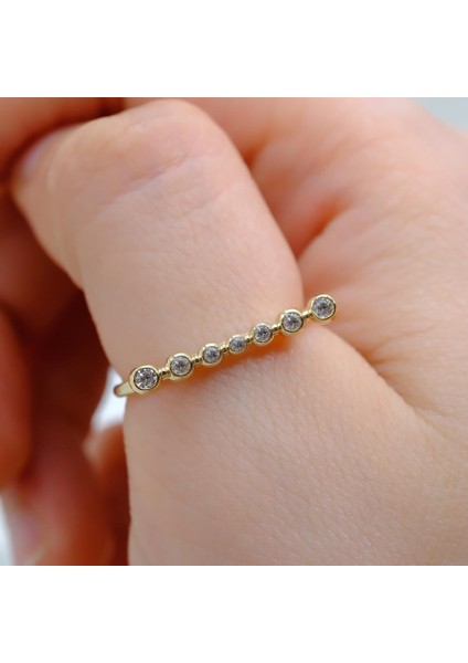 Sıra Taşlı Çerceveli Swarovski Taşlı 925 Ayar Gümüş Kadın Yüzük