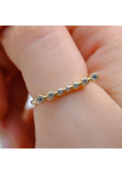 Sıra Taşlı Çerceveli Swarovski Taşlı 925 Ayar Gümüş Kadın Yüzük