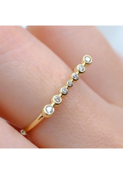 Sıra Taşlı Çerceveli Swarovski Taşlı 925 Ayar Gümüş Kadın Yüzük