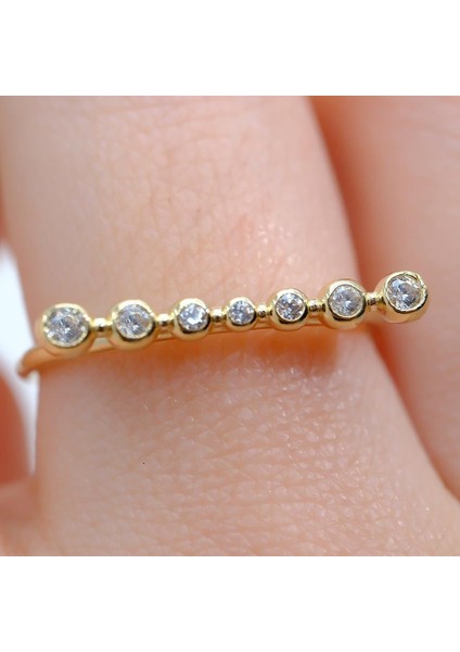 Sıra Taşlı Çerceveli Swarovski Taşlı 925 Ayar Gümüş Kadın Yüzük