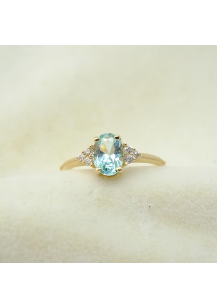Altın Yüzük - Oval Kesim Blue Topaz Yan Zirkon Taşlı Modern Tasarım 14 Ayar Altın Kadın Yüzük Günlük-Hediyelik indirimleri