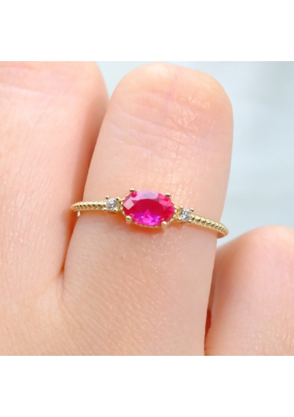 Altın Yüzük - Oval Kesim Yakut Taşı Yan Zirkon Taşlı Modern Tasarım 14 Ayar Altın Yüzük Tektaş Günlük-Hediyelik fiyatları