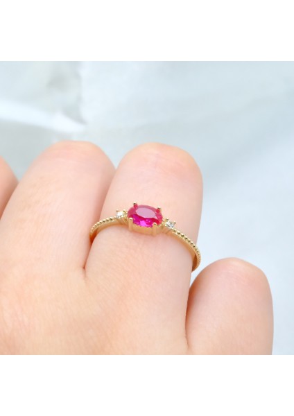 Altın Yüzük - Oval Kesim Yakut Taşı Yan Zirkon Taşlı Modern Tasarım 14 Ayar Altın Yüzük Tektaş Günlük-Hediyelik modelleri