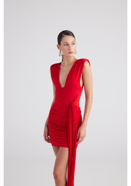 V Yaka Kuşaklı Büzgülü Mini uma elbise Kırmızı modelleri