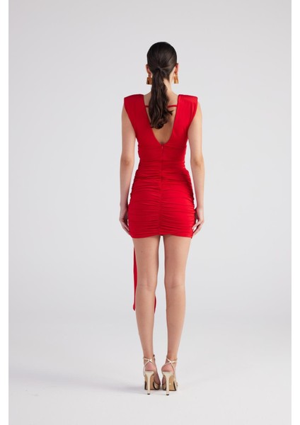V Yaka Kuşaklı Büzgülü Mini uma elbise Kırmızı indirimleri