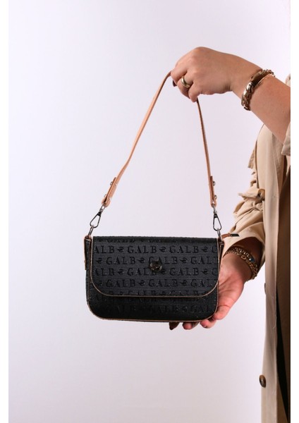 Orta Boy 2 Askılı 5 Bölmeli Hafif ve Kibar Model Kadın Omuz Çantası 23CM-14CM GF4090 modelleri