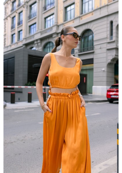Turuncu Yanları Biyeli Saten Crop