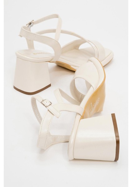 Kadın Çapraz Bantlı Topuklu Sandalet Sedef Cilt fırsatları