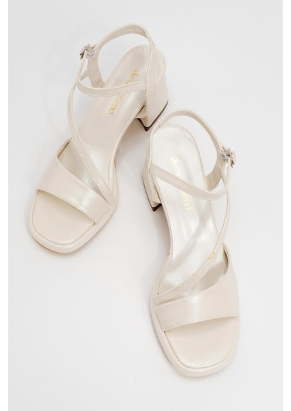 Kadın Çapraz Bantlı Topuklu Sandalet Sedef Cilt indirimleri