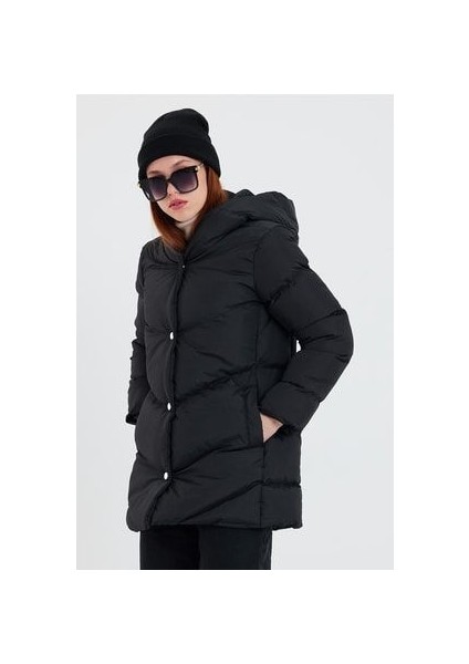 Kadın Siyah Su ve Rüzgar Geçirmez Kapişonlu Kışlık Şişme Mont & Kaban & Parka - 03 modelleri