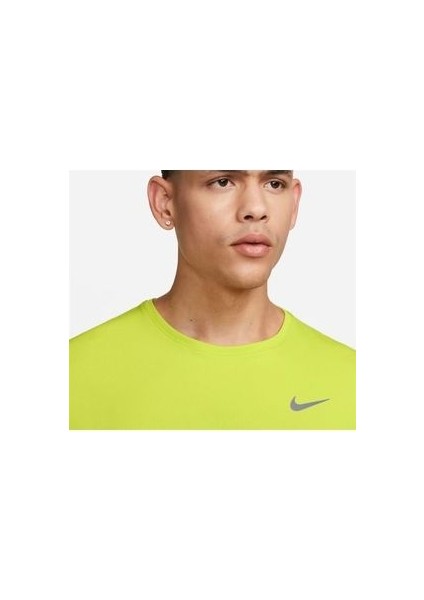 Dri- Fit Miler Erkek Tişört DV9315-308 indirimleri
