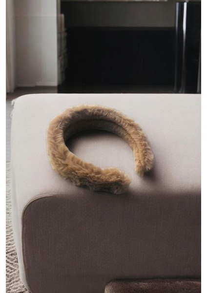 Kadın Kalın Peluş Tüylü Taç modelleri