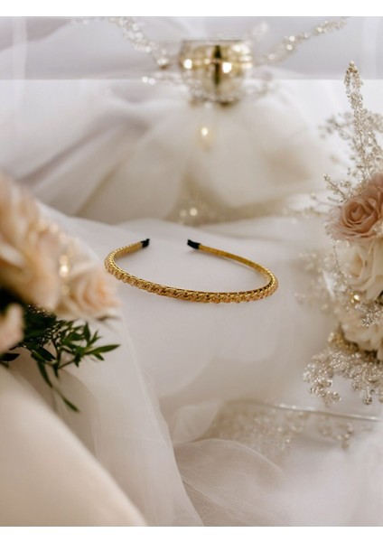 Kadın Zarif ve Şık Taşlı Altın Taç