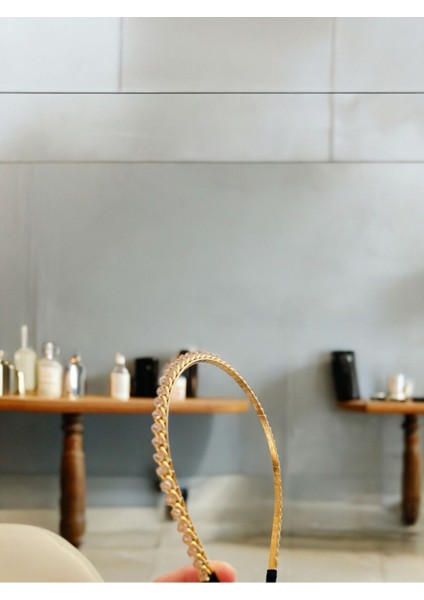 Kadın Zarif ve Şık Taşlı Altın Taç fiyatları