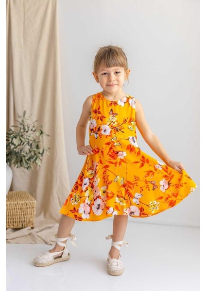 Turuncu Çiçekli Kolsuz Evaze Elbise fırsatları