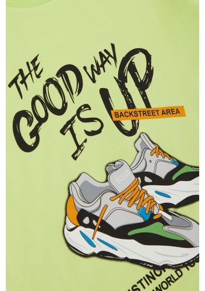 Erkek Çocuk Tişört Sokak Temalı Ayakkabı Baskılı 8-14 Yaş, Fıstık Yeşili fırsatları