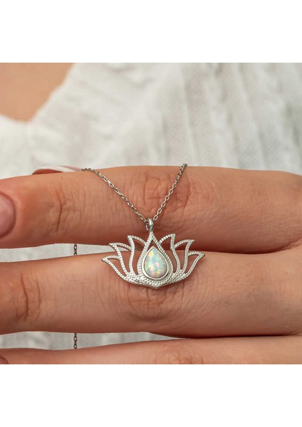 Gümüş Beyaz Opal Taşlı Lotus Kadın Kolye fiyatları
