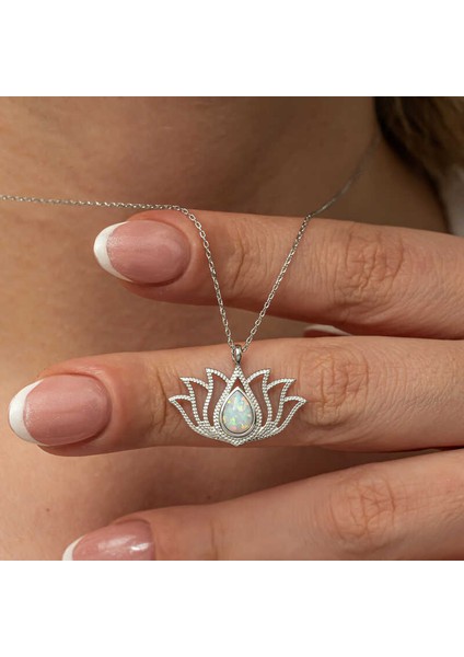 Gümüş Beyaz Opal Taşlı Lotus Kadın Kolye modelleri