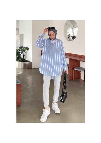 Kadın Oversize Gömlek Kalın Çizgi Deseniyle Şık Mavi Beyaz Tasarım