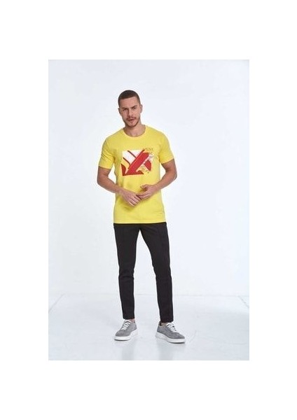 Geometrik Desenli Pamuklu Baskılı Tişört Sarı