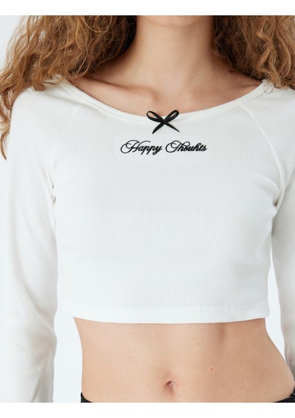 Crop Tişört Ispanyol Kollu Slogan Işlemeli Kayık Yaka Fiyonklu Slim Fit indirimleri